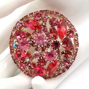 Unsigned Weiss Pink Rhinestone Brooch Round Gold Tone 1960s